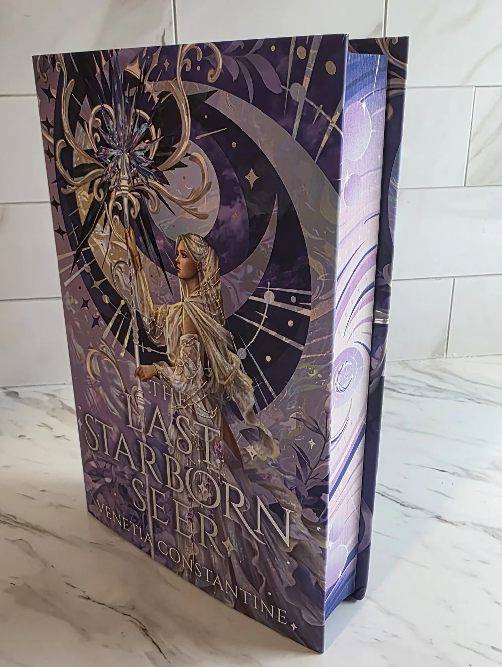 FairyLoot Exclusive Edition – The Last Starborn Seer by Venetia Constantine - Picture 3 of 10